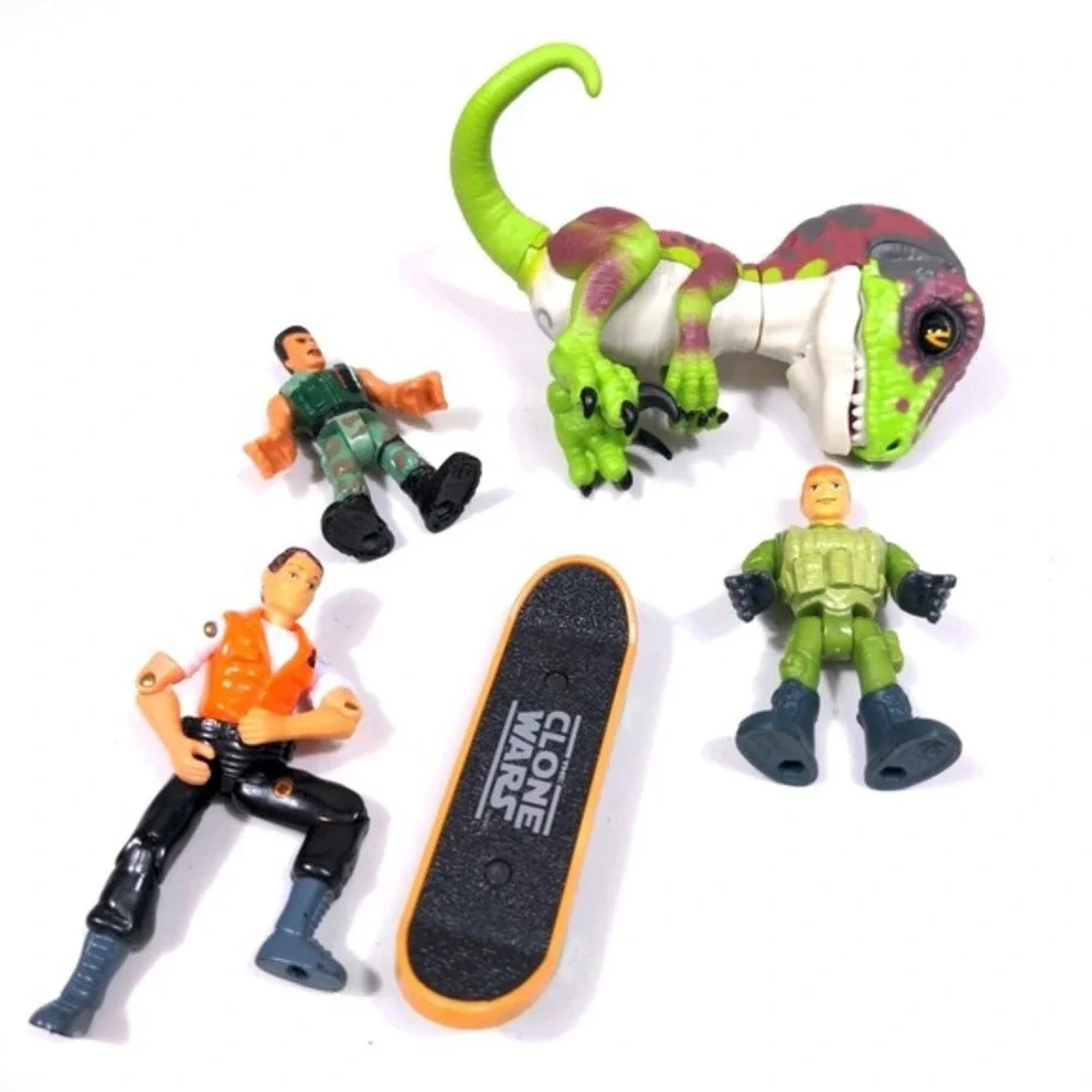 Action Figure‎ Lot Fingerlings Untamed T-Rex Star Wars Yoda Skateboard Lanard